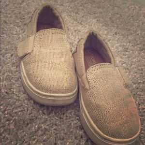 Tan Toms